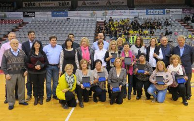 PRESENTACIÓ EQUIPS DEL CB PARDINYES I ELS HOMENATGES: PRIMERES JUGADORES I EXPRESIDENTS